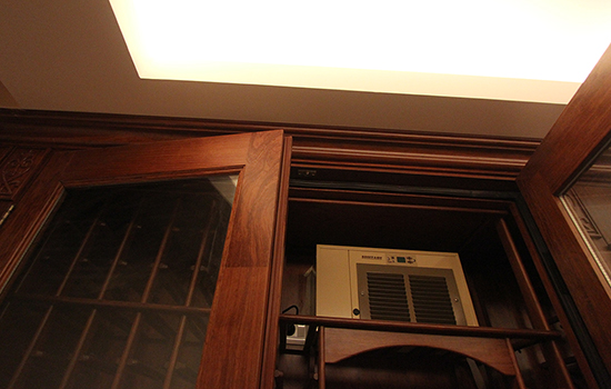 東莞碧湖花園定製恒溫酒櫃酒窖設（shè）計效果及完工後圖片