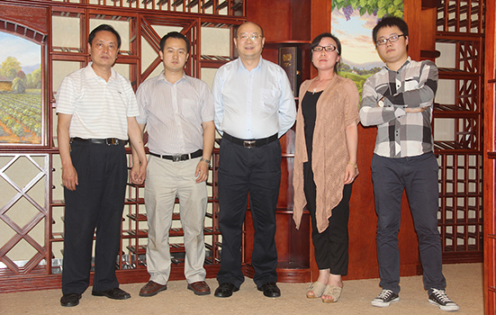 重慶（qìng）葡萄酒專賣（mài）店設計（jì）效（xiào）果圖與完工後的（de）酒莊圖片